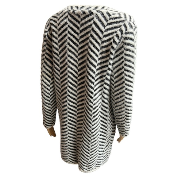 Calligraphie Black and White Fuzzy Chevron Open Cardigan Size M - Picture 3 of 8
